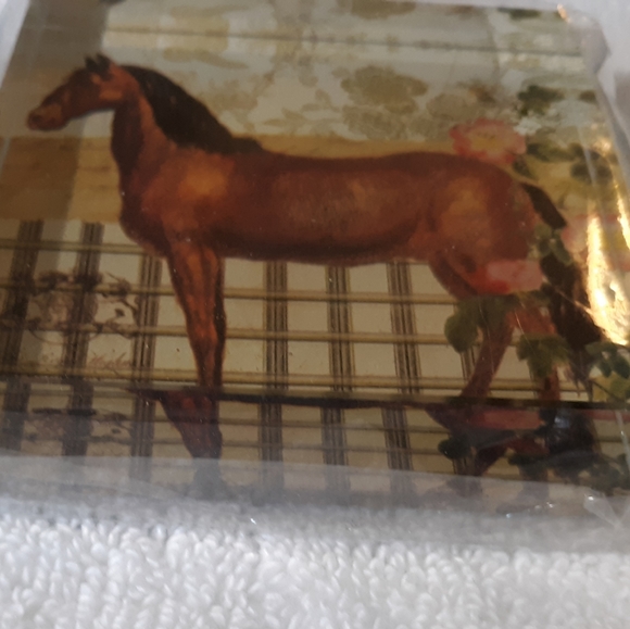 horse derby western heavy glass paperweight - Picture 4 of 4